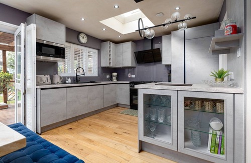 Preston Apartment | GuestReady - Family house retreat in Wembley