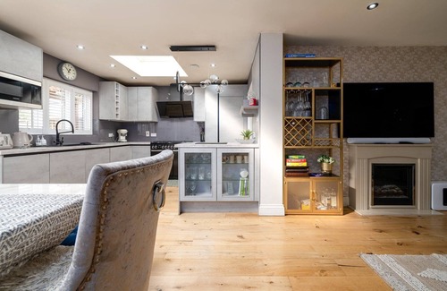 Preston Apartment | GuestReady - Family house retreat in Wembley