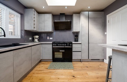 Preston Apartment | GuestReady - Family house retreat in Wembley