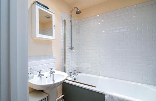 Camberwell Green Apartment | GuestReady - Former Pub-Turned-One Bedroom Flat