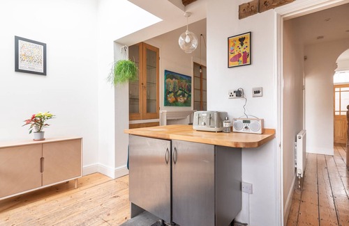 Easton House | GuestReady - Gorgeous Townhouse with Garden