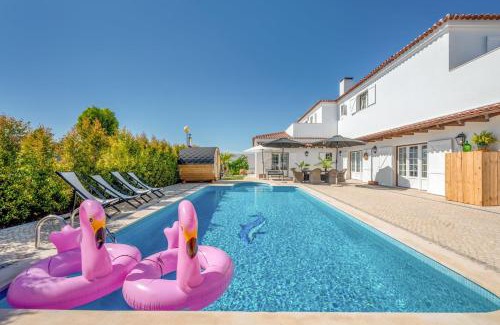 Lagoa de Albufeira House | GuestReady - Gorgeous Villa near the Lagoon