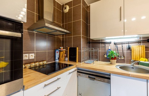 Neuilly-sur-Marne Apartment | GuestReady - Grey Sunshine near Parc du Croissant