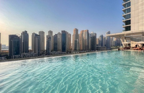 Dubai Marina Apartment | GuestReady - High-floor luxury with infinity pool