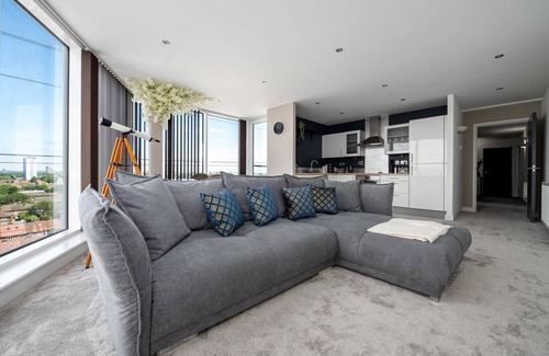 Docklands Apartment | GuestReady - London's Elegant Escape