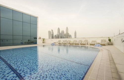 Jumeirah Lake Towers Apartment | GuestReady - Luxe Studio with JLT Park View