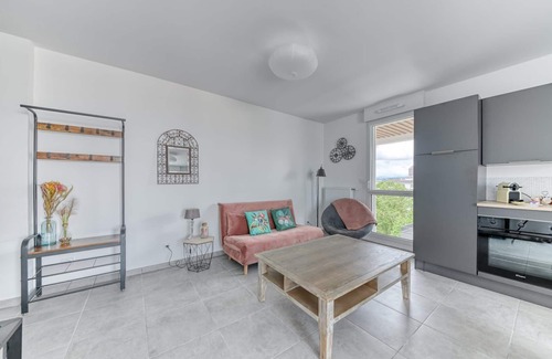 Ferrandiere - Maisons Neuves Apartment | GuestReady - Macaron delight in Villeurbanne
