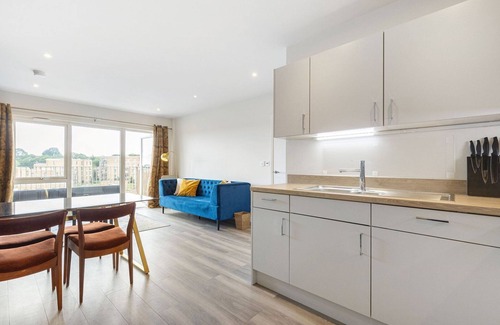 Whittington Apartment | GuestReady - Millbrook Park retreat with balcony