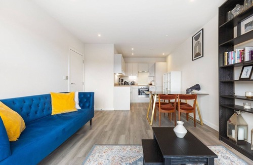 Whittington Apartment | GuestReady - Millbrook Park retreat with balcony