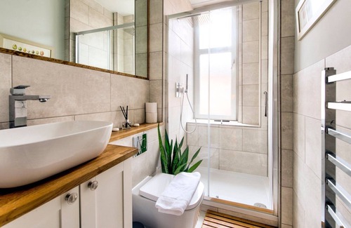 Ellemford Apartment | GuestReady - Modern Classic Edinburgh Home