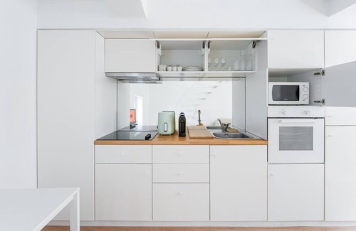 Guimaraes Apartment | GuestReady - Modern Stone Loft - Guimarães