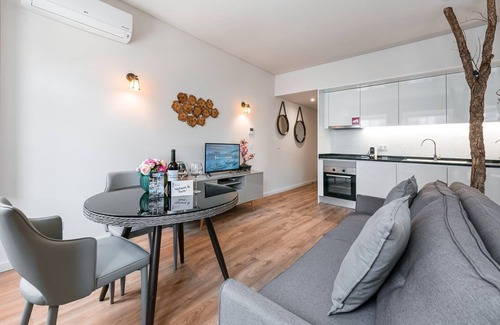 Cedofeita Apartment | GuestReady - Nature-themed Studio