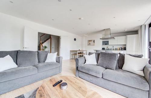 Stratford and New Town Apartment | GuestReady - Olympic Park City Living
