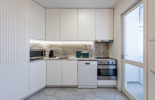 Cedofeita Apartment | GuestReady - Peaches & Cream