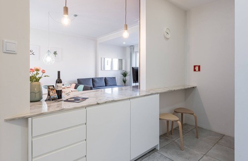 Cedofeita Apartment | GuestReady - Peaches & Cream