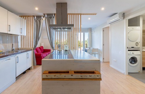 Torremolinos Ski Chalet | GuestReady - Poolside Paradise in the Suburbs 2