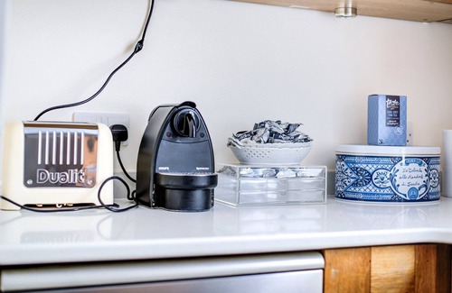 South Kensington Apartment | GuestReady - Rosey Delight in South Kensington