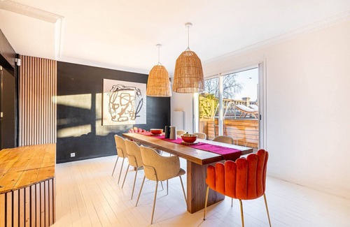 Epinay-sur-Seine Villa | GuestReady - Serene Retreat with Poolside Bliss
