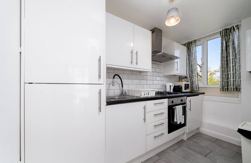 North Finchley Apartment | GuestReady - Serene retreat in North Finchley