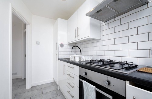 North Finchley Apartment | GuestReady - Serene retreat in North Finchley