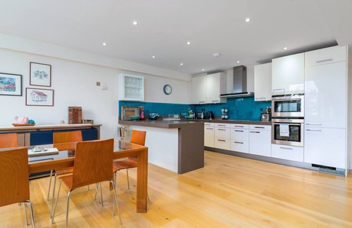 Clapham Apartment | GuestReady - Spacious Apartment in Clapham Town