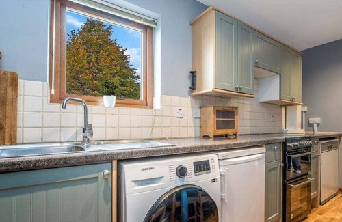 Turnhouse House | GuestReady - Stone wall residence in Edinburgh