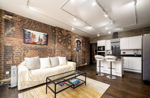 Riverside Apartment | GuestReady - Stylish retreat near Tower Bridge