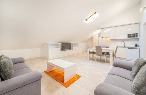 Seixal Apartment | GuestReady - Tennessee Orange in Seixal