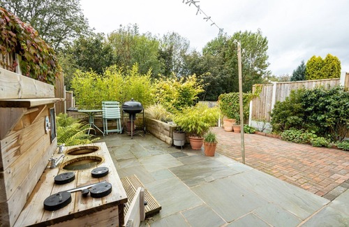Cheadle Apartment | GuestReady - Tranquil Retreat near Bramall Hall