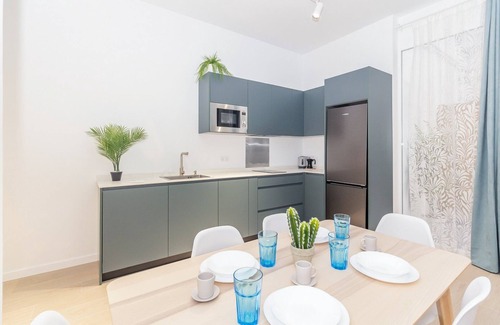 La Malva-rosa House | GuestReady - Valencia's Vibrant Malvarrosa