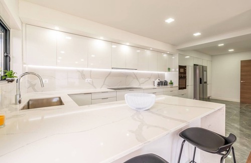 Carvoeira House | GuestReady - Villa Belas