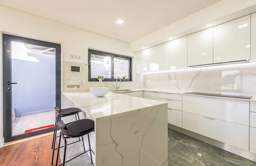 Carvoeira House | GuestReady - Villa Belas