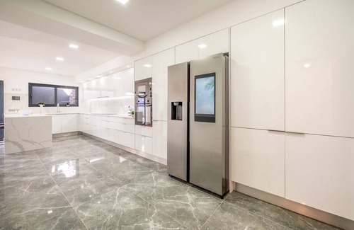 Carvoeira House | GuestReady - Villa Belas
