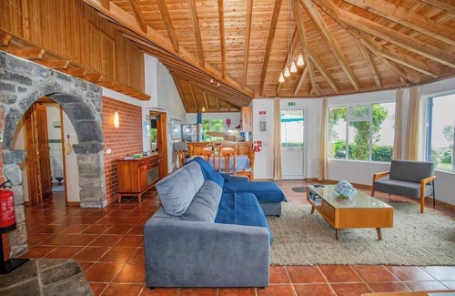 Ponta Delgada Cottage | GuestReady - Vivenda Mar e Monte