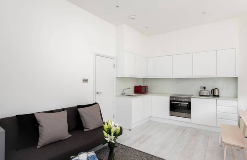 West Kensington Apartment | GuestReady - West Kensington Home w/Balcony