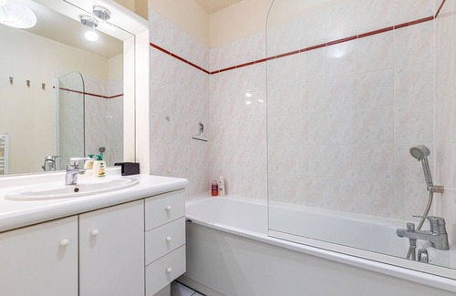Quartier de la Salpetriere Apartment | GuestReady - White getaway near Jardin des Plantes