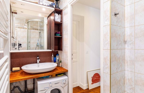 Pere Lachaise Apartment | GuestReay - Chic Comfort by Place de la Nation