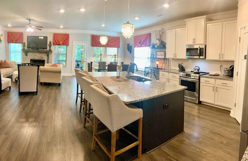 Buford House | Guests Fav! Hidden Hills Retreat with soothing hot tub and high speed internet!