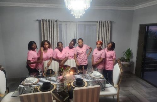 Greater Johannesburg Metropolitan Area House | Guests on the Marguerite