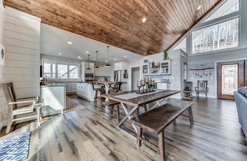 Big Creek House | Guests say One of the BEST HOUSES. Check deals Aug 16-28, 10% off booking 7 days