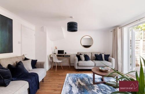 Guildford Apartment | Guildford - 3 Bedroom Home - Driveway & Garden