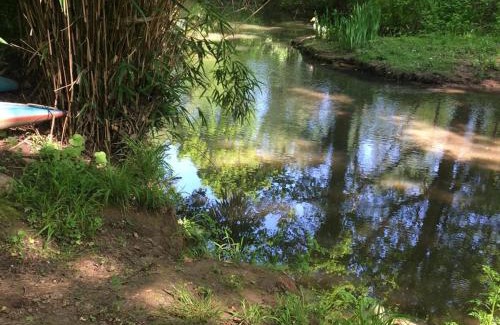 Bramley House | Guildford Home - Free Parkings, River, Waterfall View & Woodland Garden, Guildford, Surrey, UK