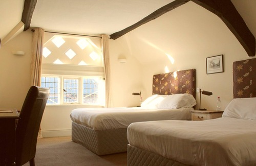 Denbigh Hotel | Guildhall Tavern