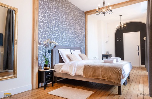 Hermival-les-Vaux Bed & Breakfast | Guillaume's room at Château d'Hermival