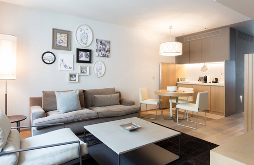 Ville Haute Apartment | Guillaume Suites