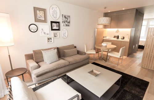 Ville Haute Apartment | Guillaume Suites