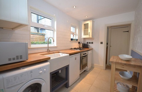 Beaumaris Cottage | Guillemot - a town house that sleeps 4 guests in 2 bedrooms