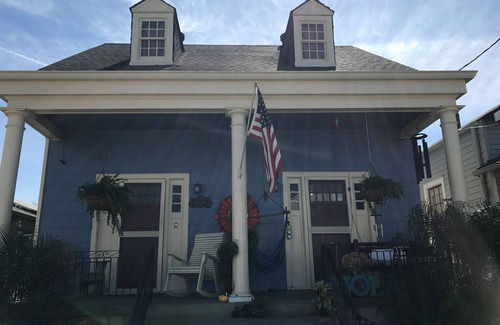 Algiers Point House | GUITAR HOUSE OF NEW ORLEANS - SAFE,QUITE - SUPER BOWL SPECIAL FEB, 9th 2025