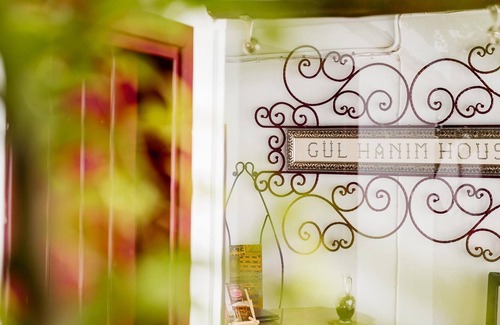 Yenisehir Bed & Breakfast | GUL HANIM HOUSE BOUTIQUE HOTEL YELLOW ROSE ROOM in the walled city Nicosia