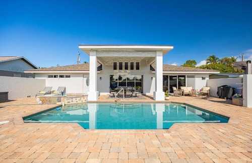 Yacht Club House | Gulf Access, Kayaks, PET Friendly - Escape to Versailles - Roelens Vacations